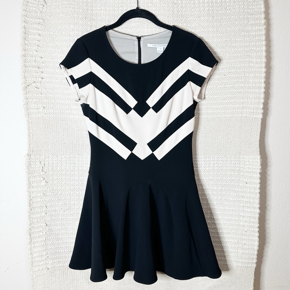 DIANE VON FURSTENBERG DVF cream and black geometric Gail mini dress 0